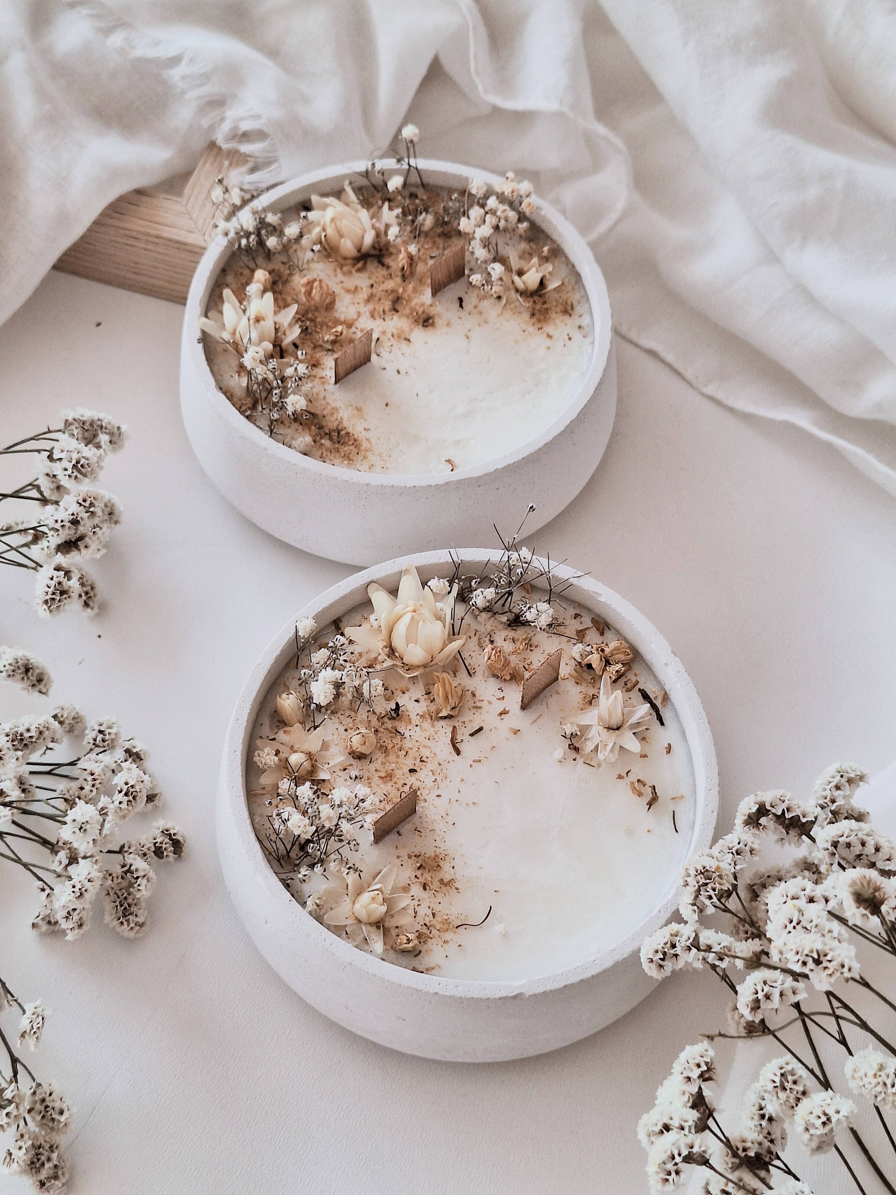 Floral soy candle in cement jar – Floral scent