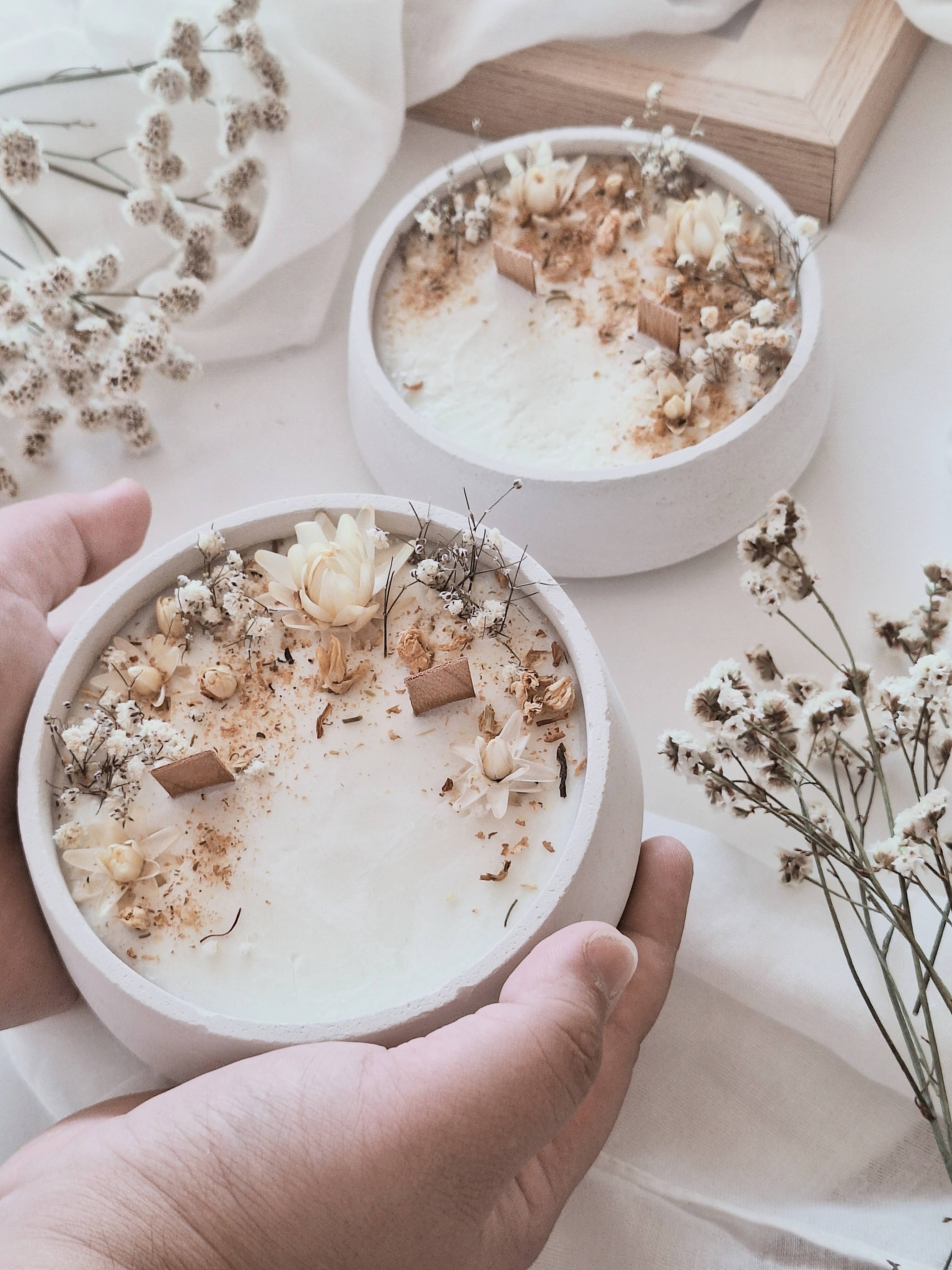 Floral soy candle in cement jar – Floral scent