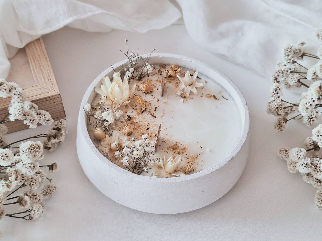 Floral soy candle in cement jar – Floral scent