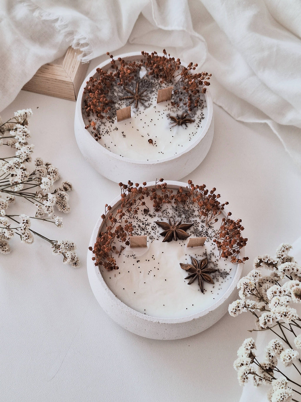 Soy floral candle in cement jar – Woody aroma