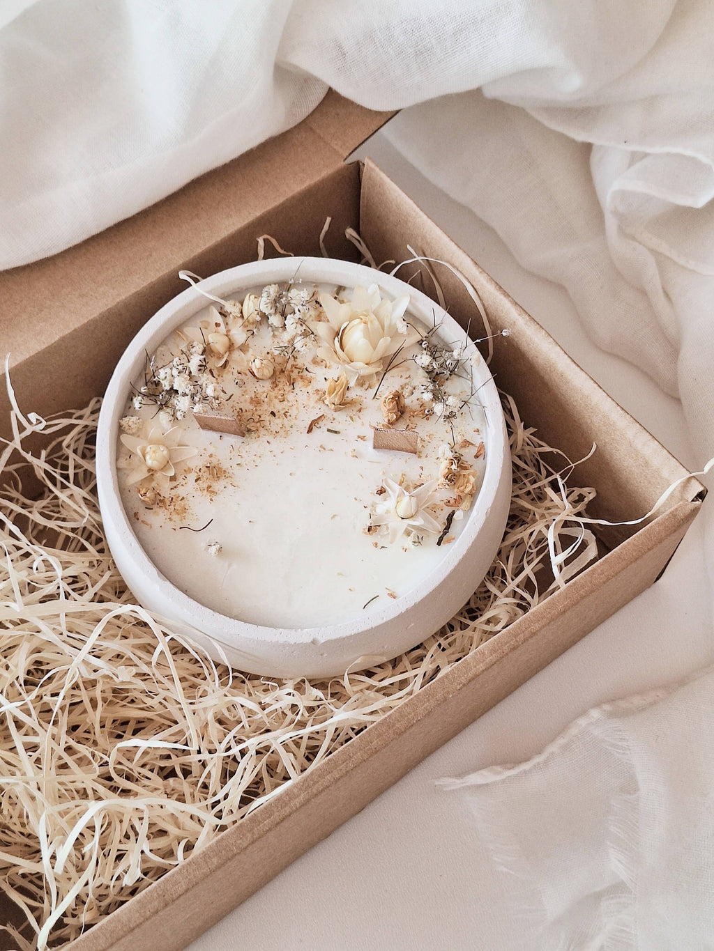 Floral soy candle in cement jar – Floral scent