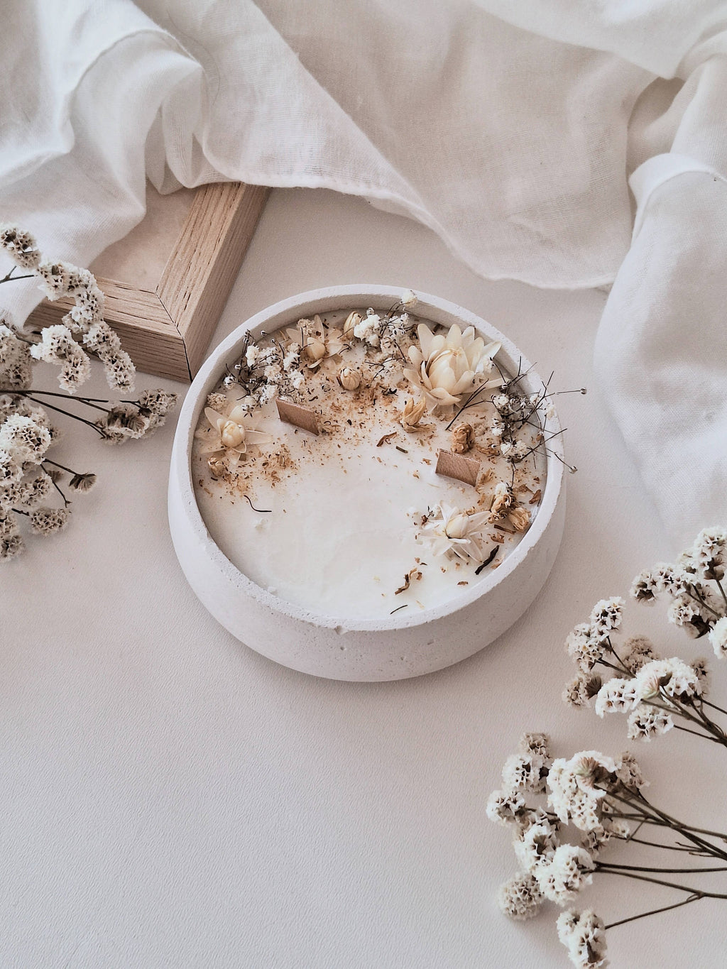 Floral soy candle in cement jar – Floral scent