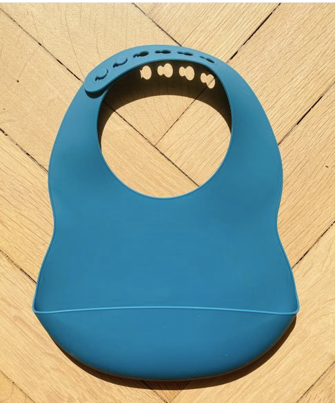 Silicone bib for babies and children