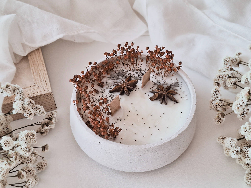 Soy floral candle in cement jar – Woody aroma