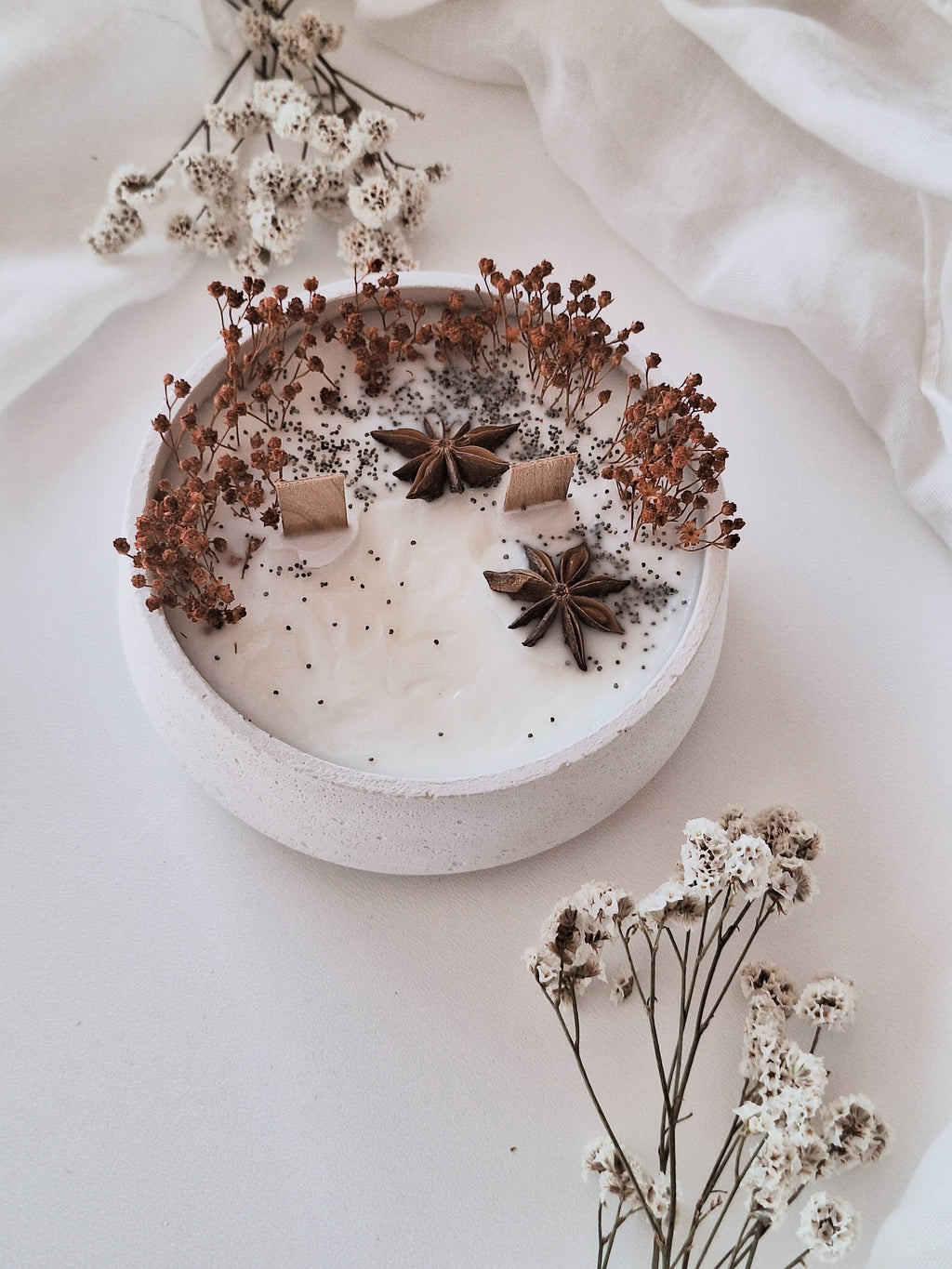 Soy floral candle in cement jar – Woody aroma