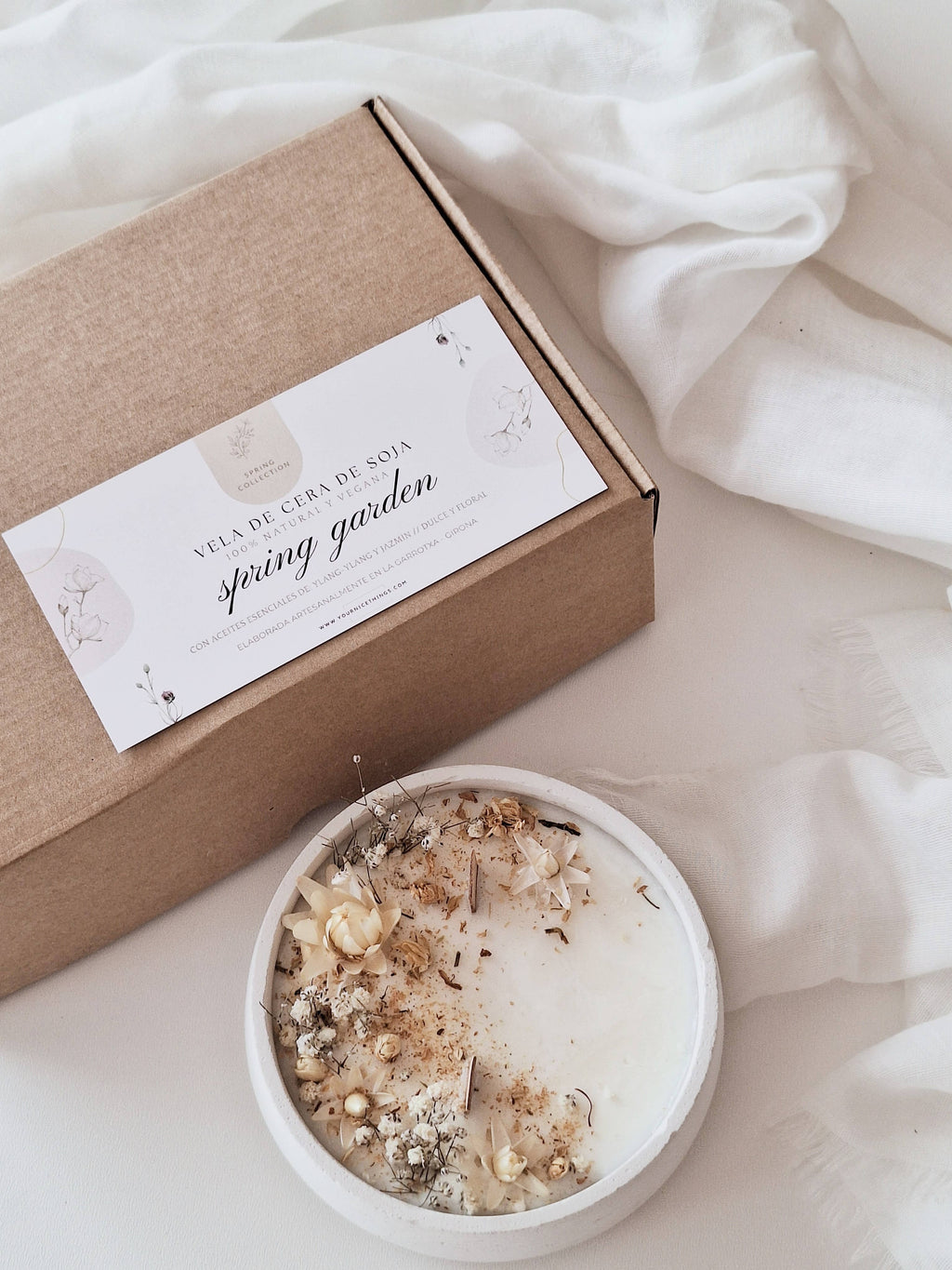 Floral soy candle in cement jar – Floral scent