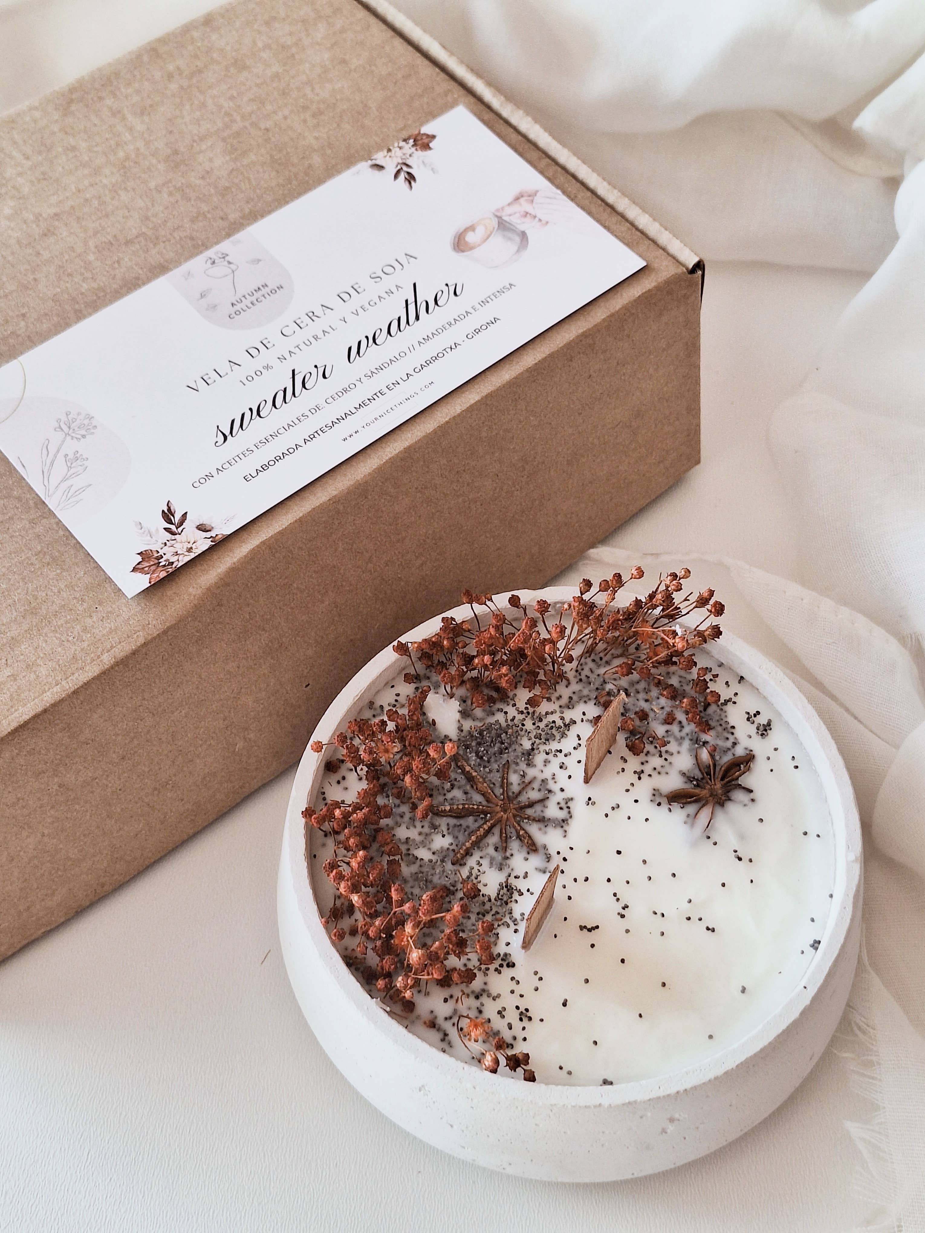 Soy floral candle in cement jar – Woody aroma