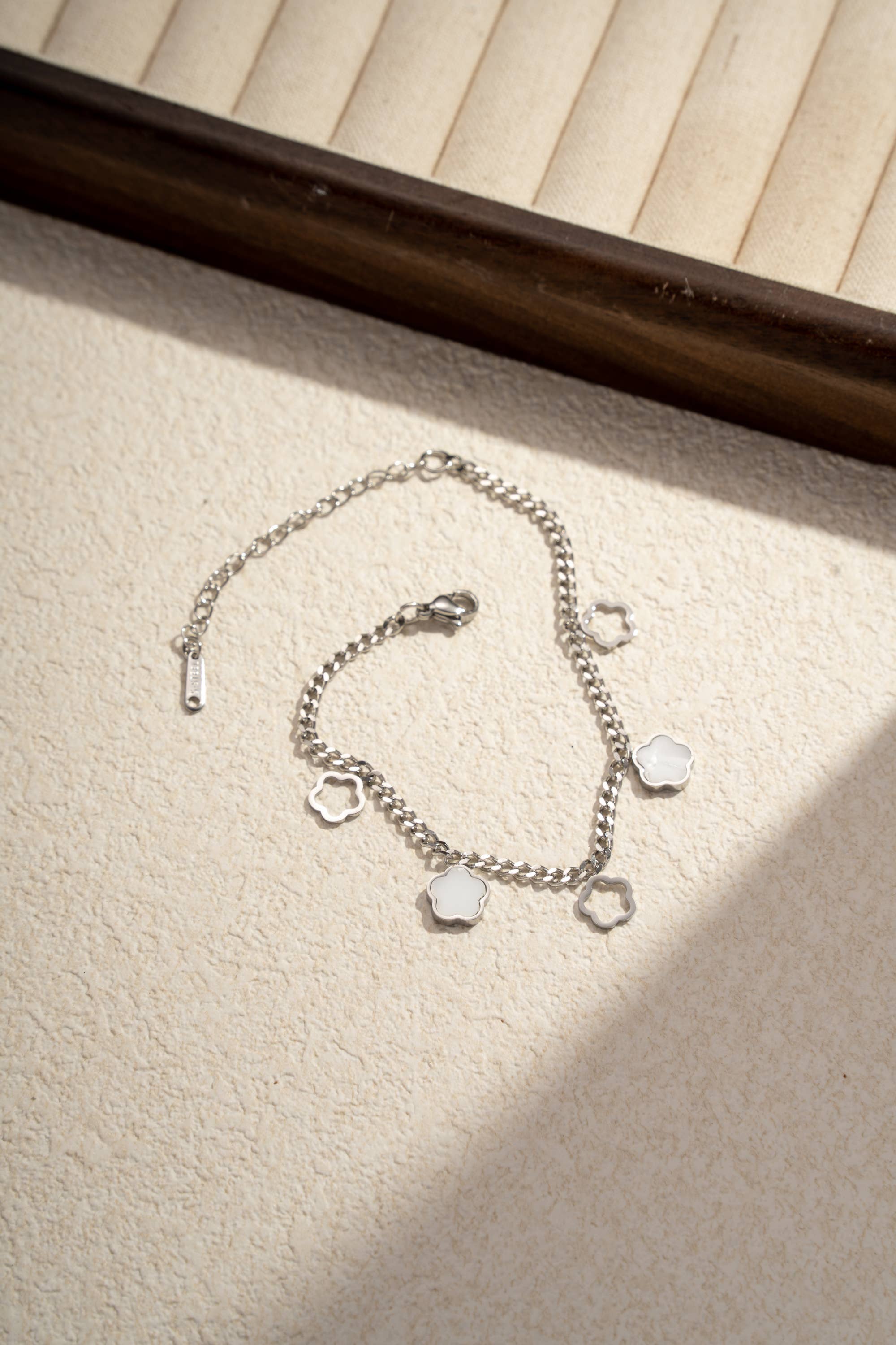 Stainless steel clover charm bracelet-Silver