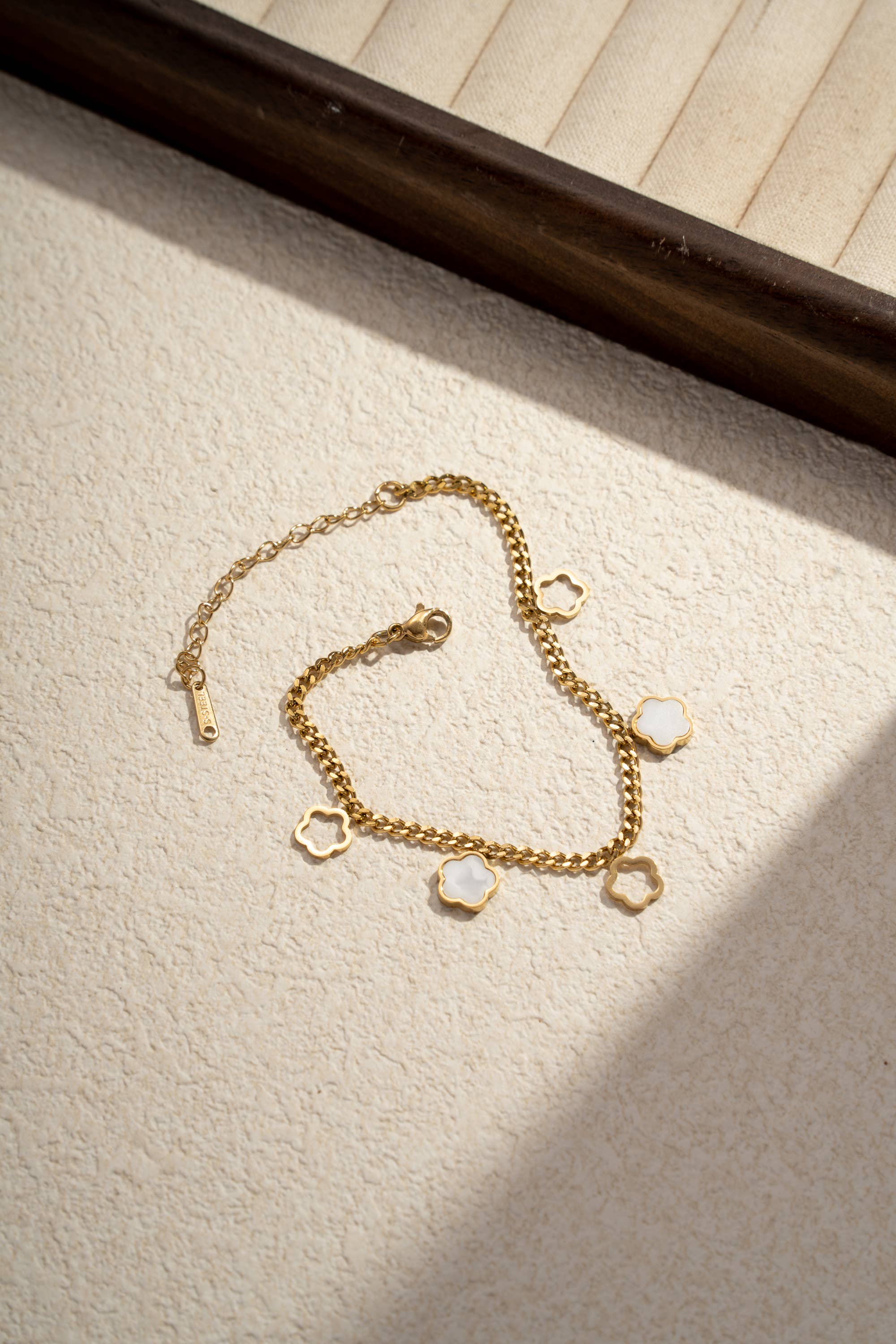 Stainless steel clover charm bracelet-Gold
